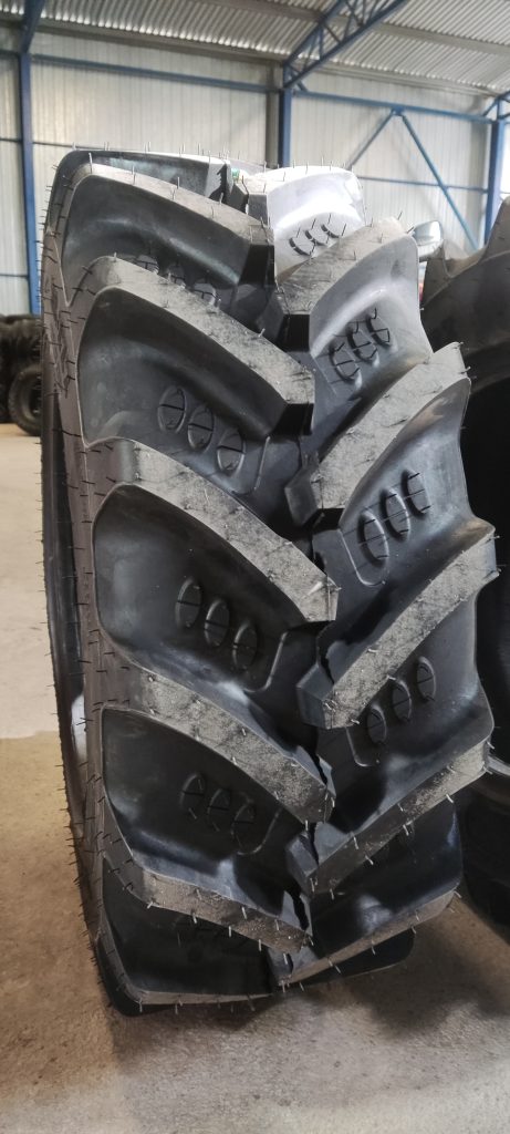 Ελαστικά 280/70R16 SWT TL RADIAL